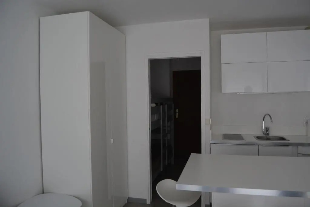 joli studio exposé sud avec terrasse