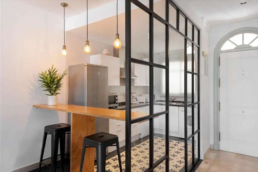 Bright 2 Bedroom apartment with parking space and swimming pools in Aloha Gardens