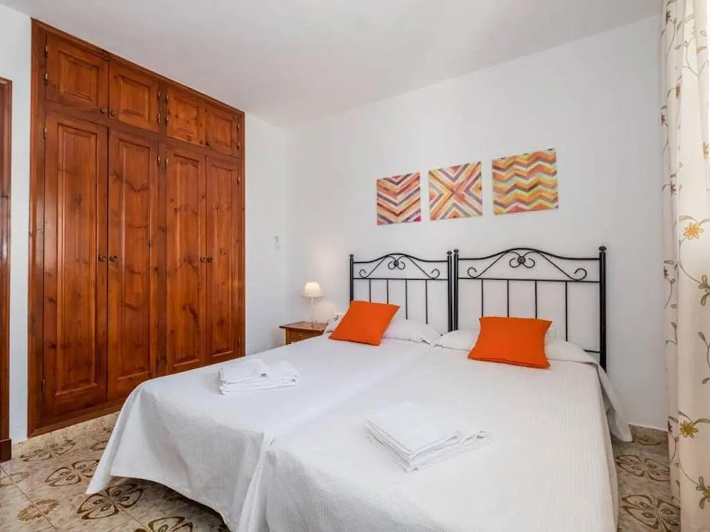 Casa Lucia - 2 bedroom family villa with large spacious pool area - Sea views