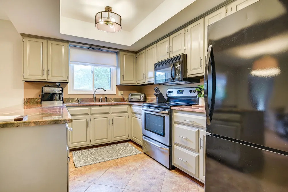 3 Mi to Downtown: Inviting Lancaster Home!