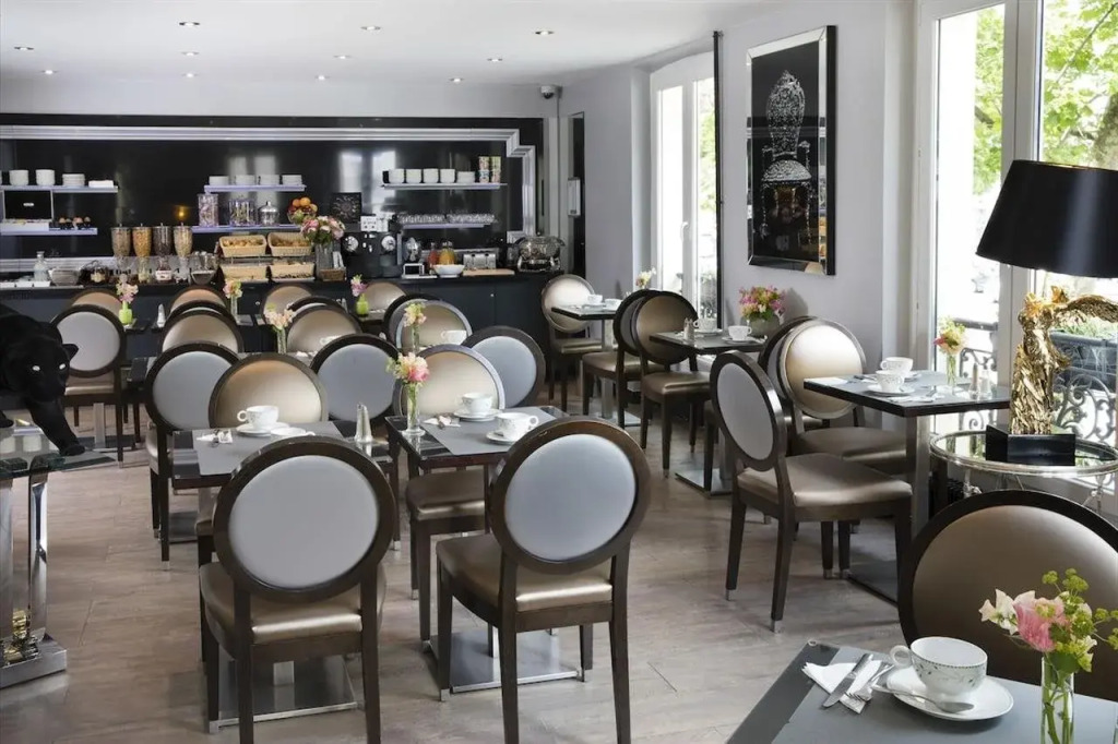 Hotel Plaza Elysées