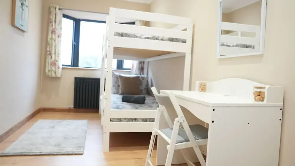 Charming London House - Sleeps 4 & Outdoor Space