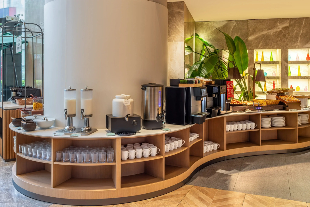 Holiday Inn Shanghai Nanjing Road by IHG
