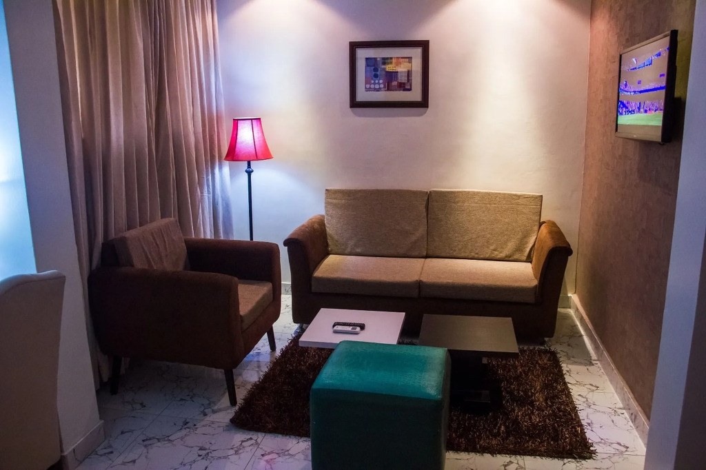Glee Hotel