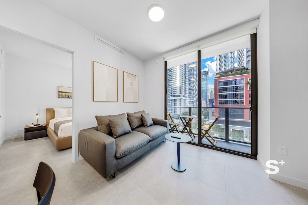 Luxury 1BR and Den in the Heart of Miami