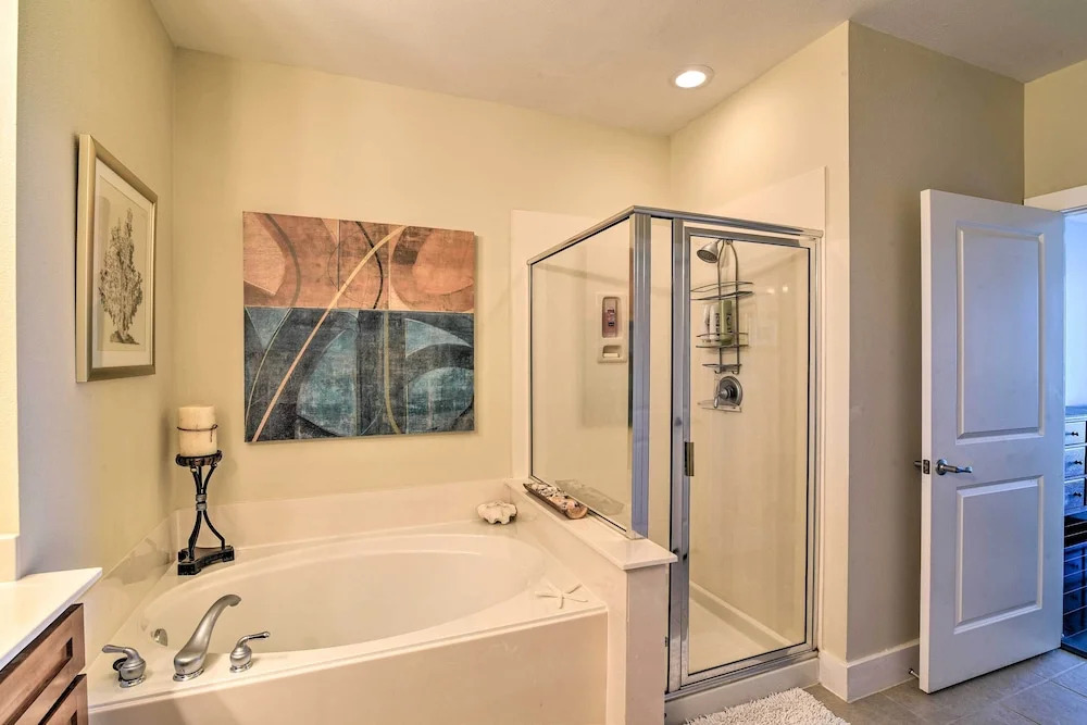 Gulf View + Beach Access: Galveston Resort Condo!