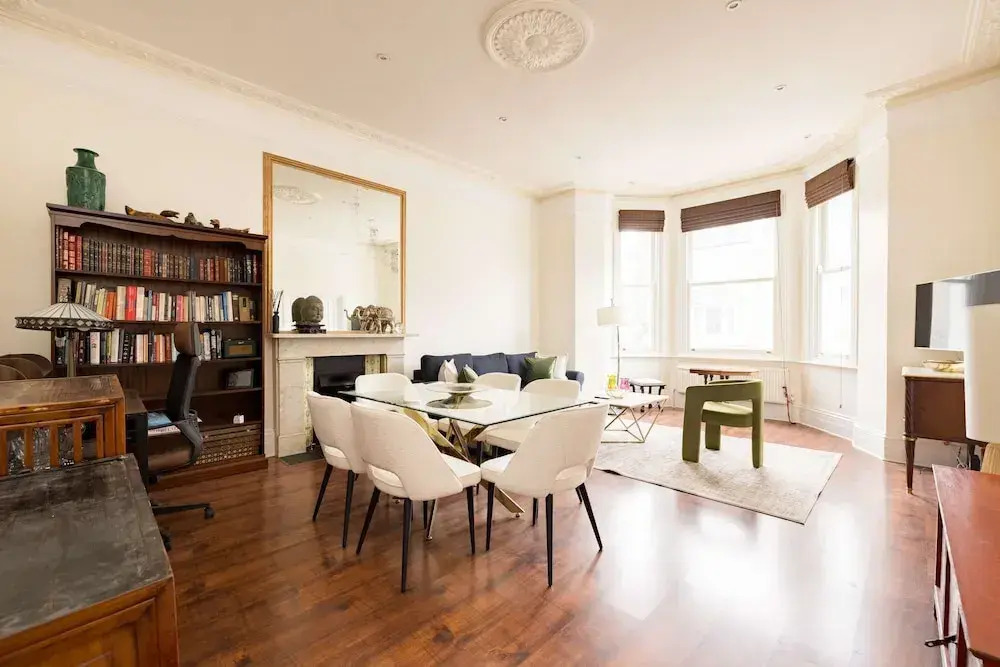 Light-filled 2-bedroom Chelsea Apartment