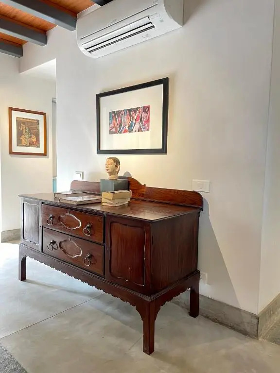 Barons Antiquarian Villa