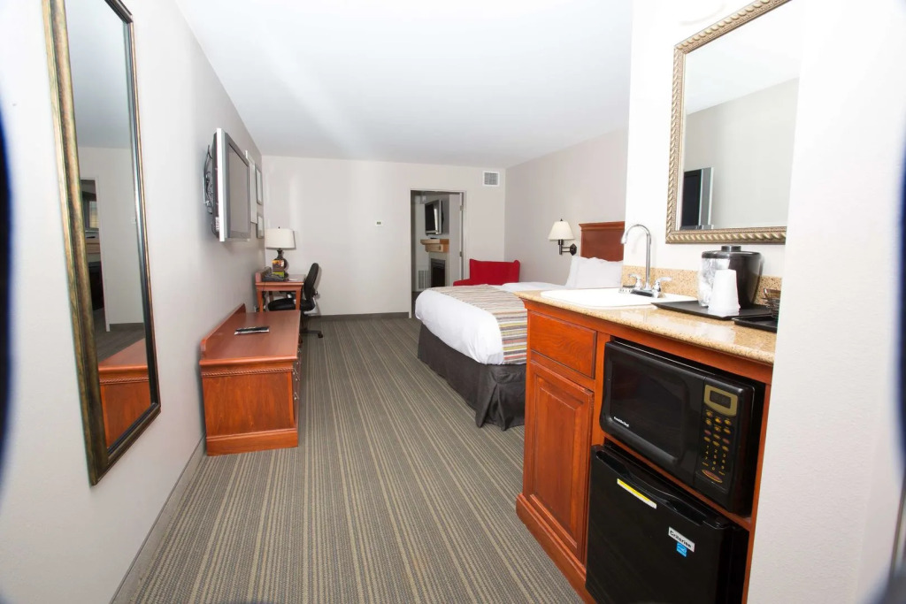 Country Inn & Suites by Radisson, Grand Forks, ND