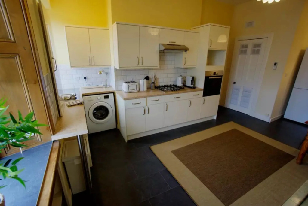 Traditional Edinburgh City Centre Flat