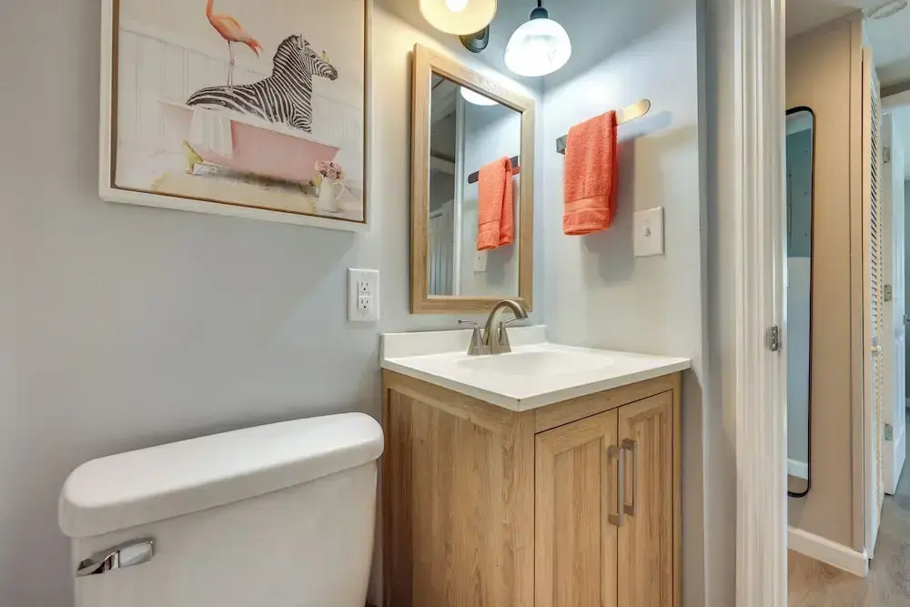 5 Blocks to Jax Beach: Getaway w/ Patio & Yard!
