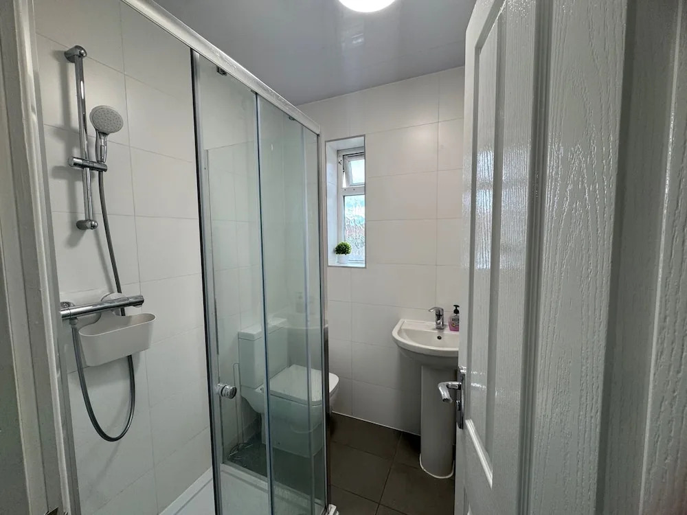 Apartment Sleeps 6 With Wifi