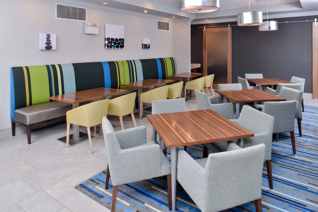 Holiday Inn Express Hotel & Suites St. Louis West-OFallon by IHG