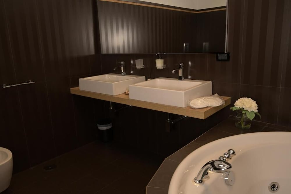 Palace Eight - Suites & Spa
