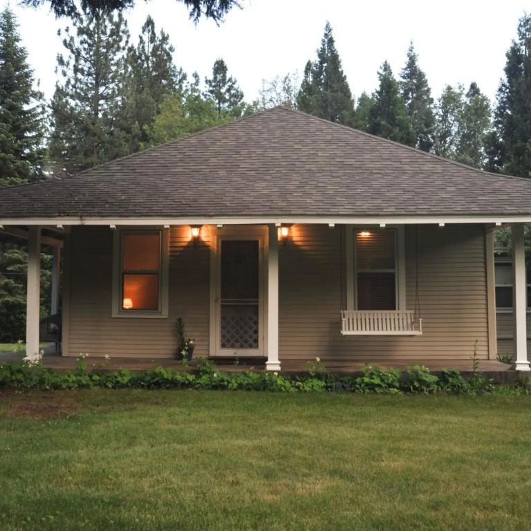 McCloud Hotel