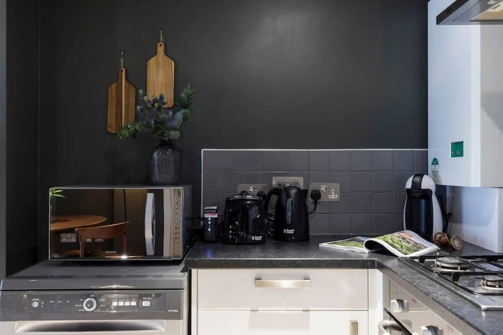 Amazing Designer 2 bed in Barons Court/west Ken