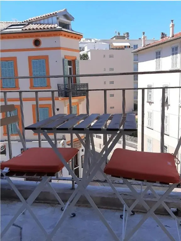 Studio Suquet balcony 1 min beach, 10 min Palais & Croisette Works