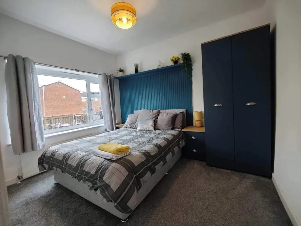 3 Bed House - Sleeps 7 - Garden - Parking - Wifi