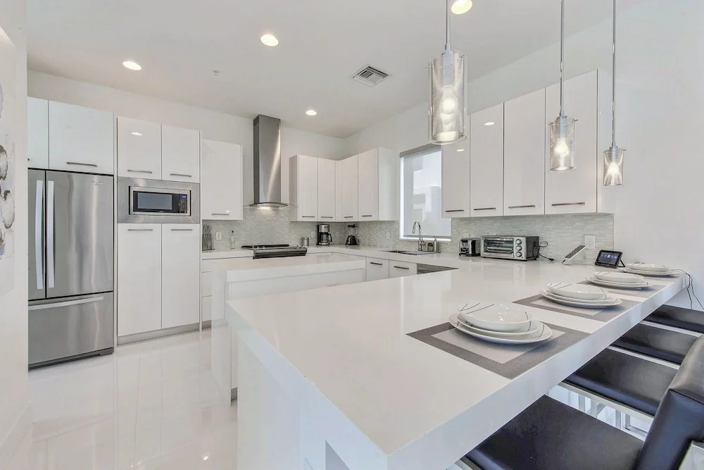 1315 North Ocean Blvd Townhouse by RedAwning