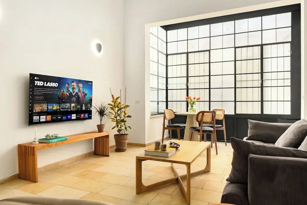 Modern-Rustic Haven in the City by Sea N Rent
