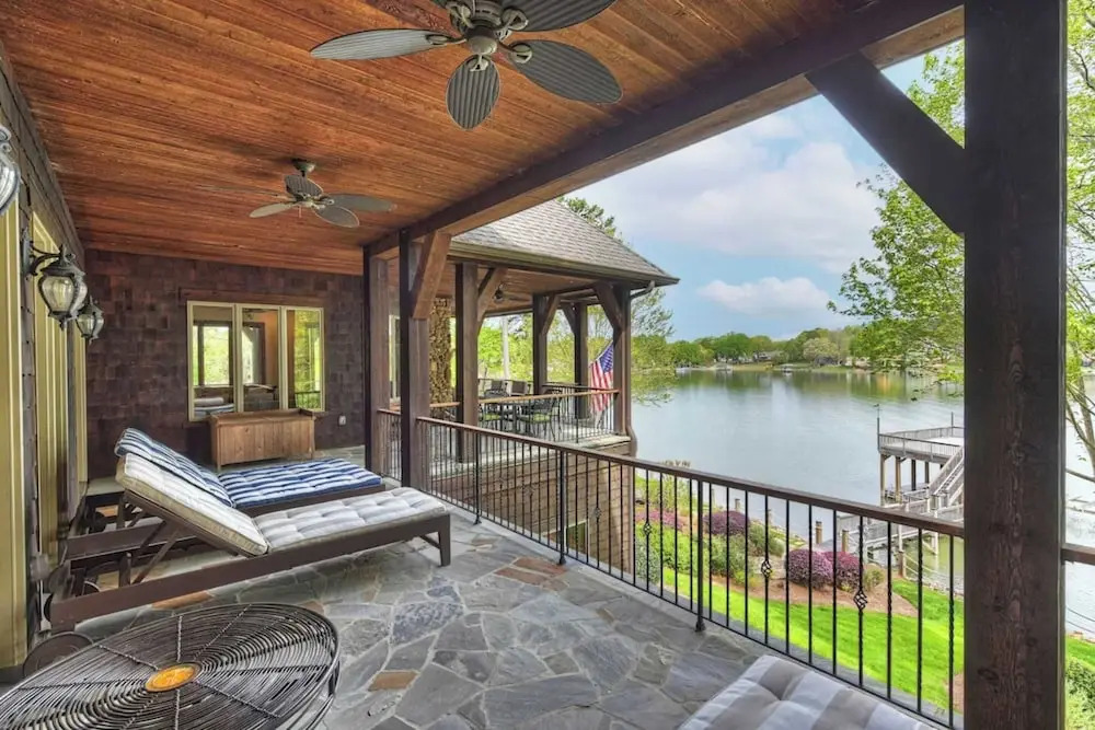 Sunset Shores Resort: The Grand House by Avantstay Lakefront, Spa, Private Dock+beach, Game Room
