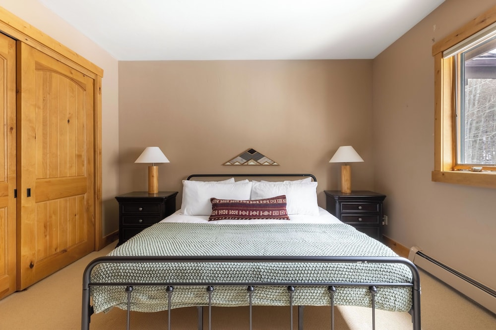 Highline by Avantstay Breathtaking Mountain Home w/ Hot Tub & Views