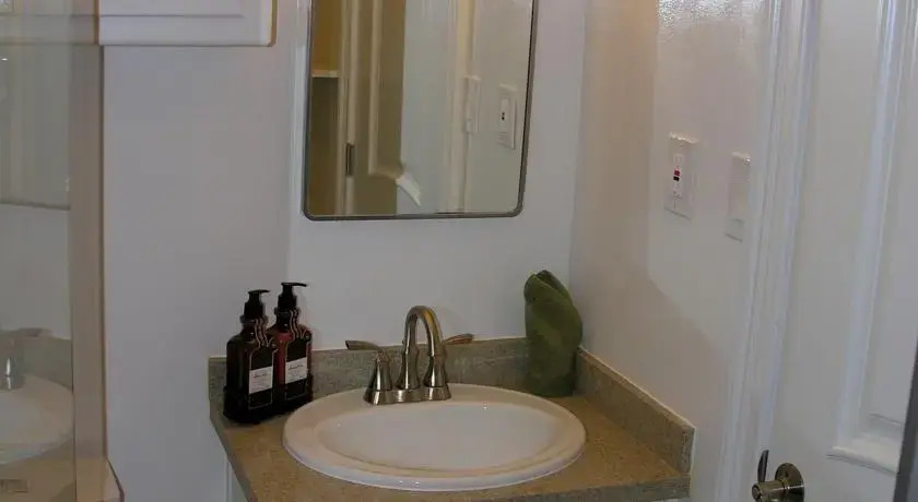 West Hollywood Beauty Laurel #1