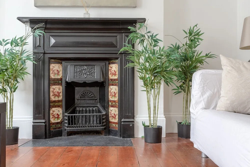 Spacious 4 Bedroom House Close to Tooting Station