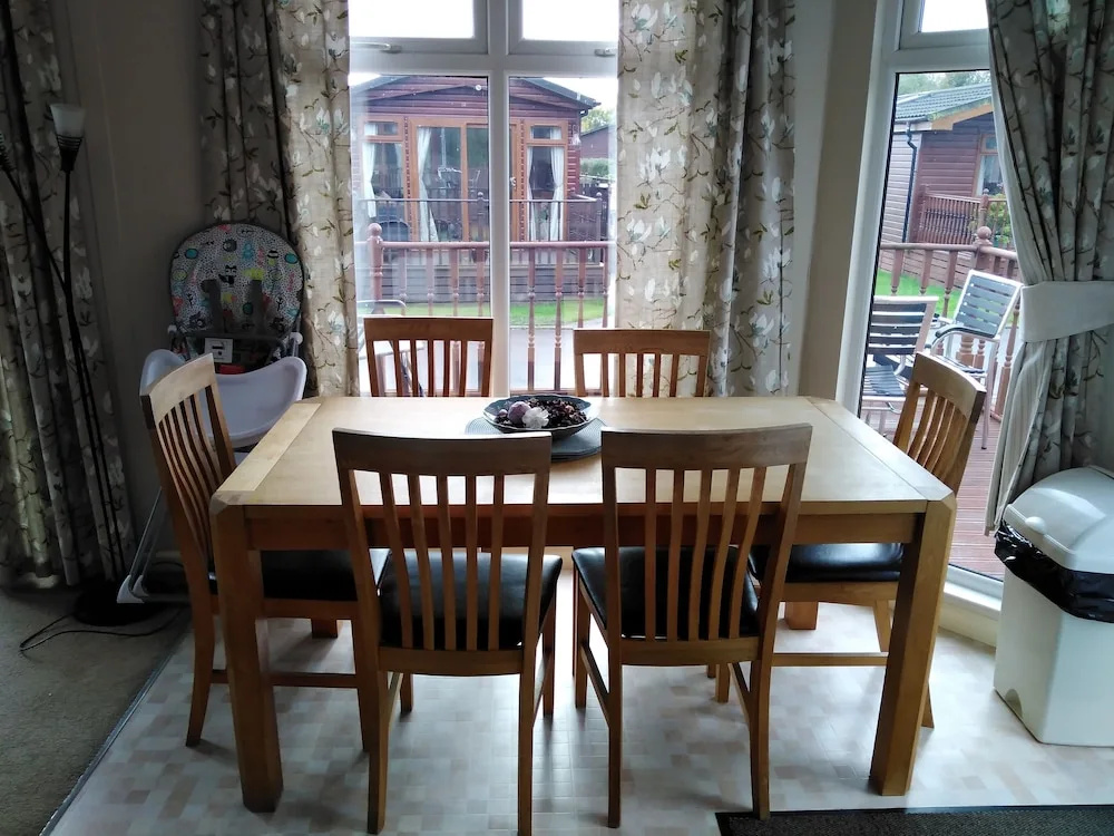 Charming 3-bed Lodge in Malton With hot tub