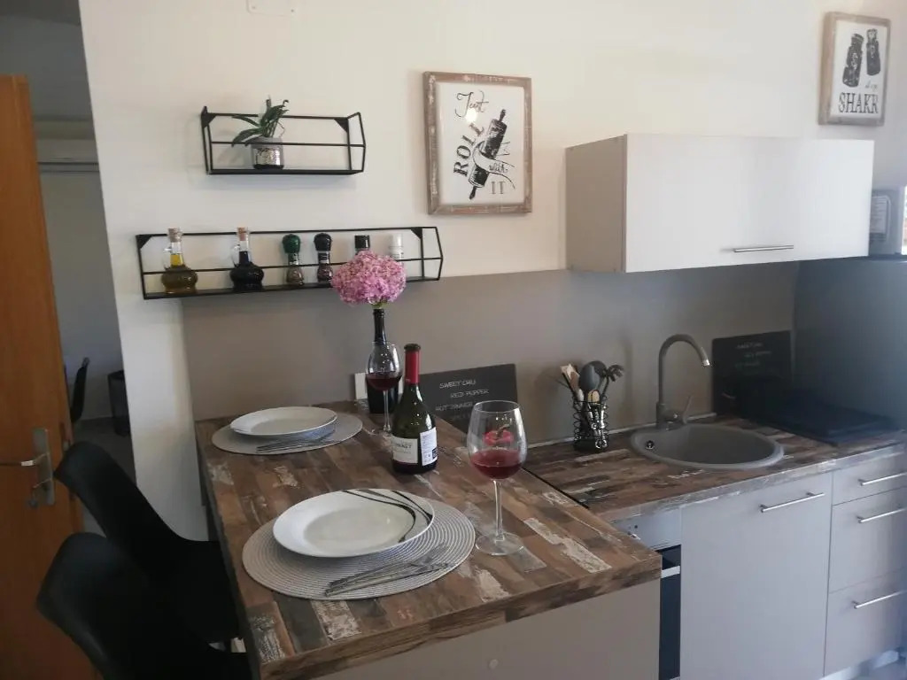 Riviera Rooms and Apartments