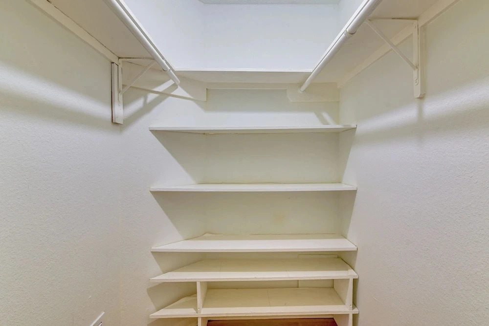 2 Mi to Hospitals! Houston Condo w/ Pool Access