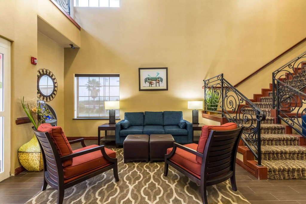 Comfort Suites Galveston Cruise Port Area - Beachside