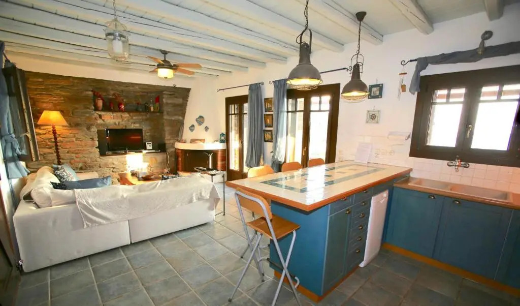 Villa Thymari - 4 bedroom beachfront luxury on private beach