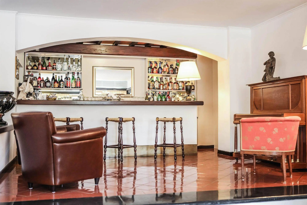 St. Mauritius Hotel