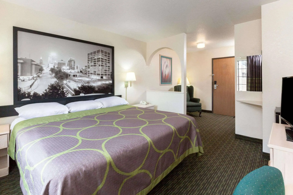 Super 8 Tulsa Downtown East
