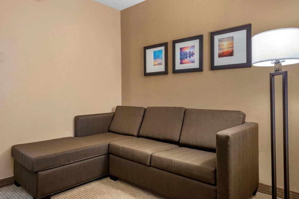 Comfort Suites Orlando Airport