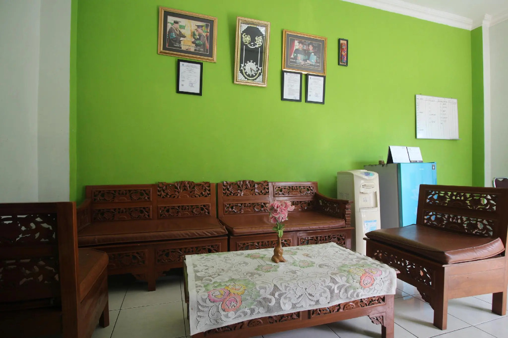 RedDoorz at Guesthouse Oemah Opa Metro Lampung