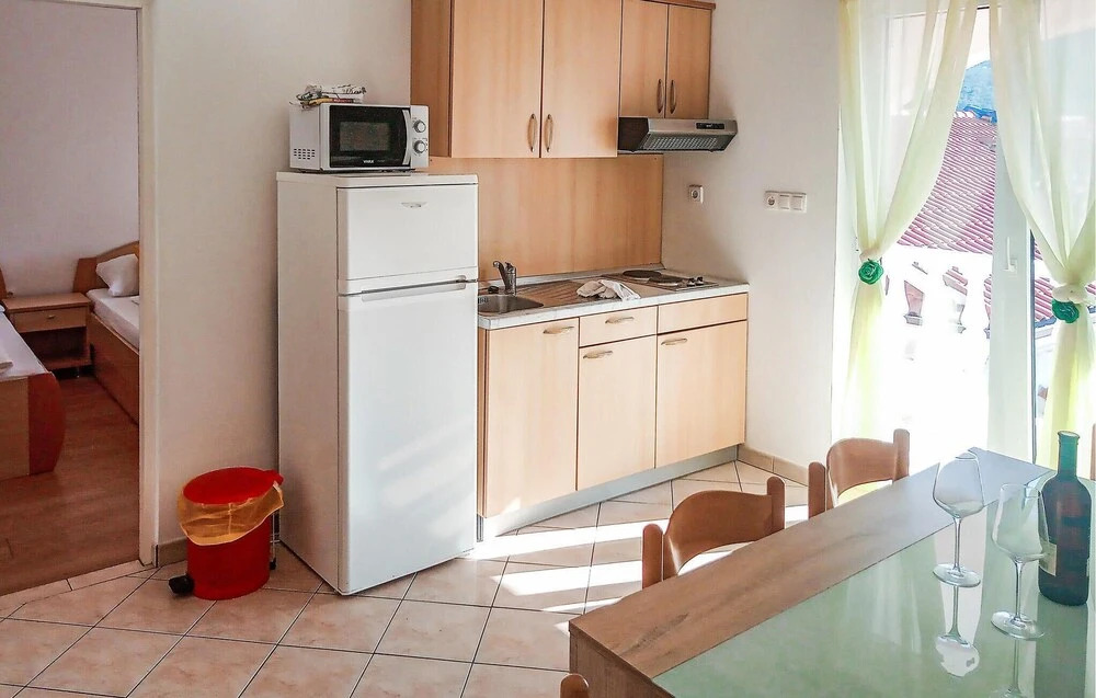 Nice Apartment in Lopar With 2 Bedrooms and Wifi