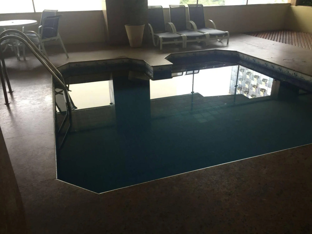 Flat decorado com piscina no Leblon