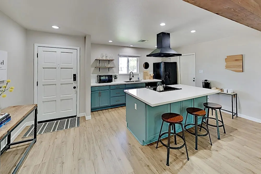 The Blue In Old Town 3 Bedroom Home