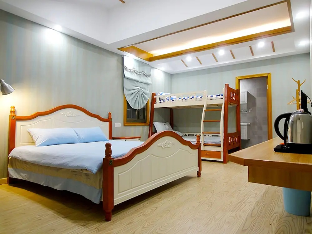 Xiang Shan Lin Hai Homestay