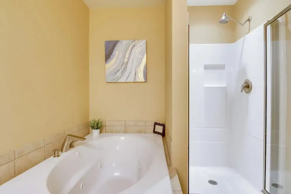 2 Mi to Ocean: Rehoboth Beach Condo w/ Pool Access