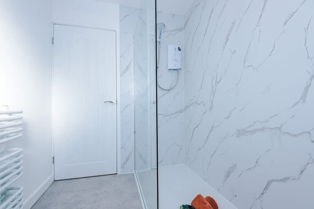 Gorgeous Home in Chester Sleeps 6 With Parking