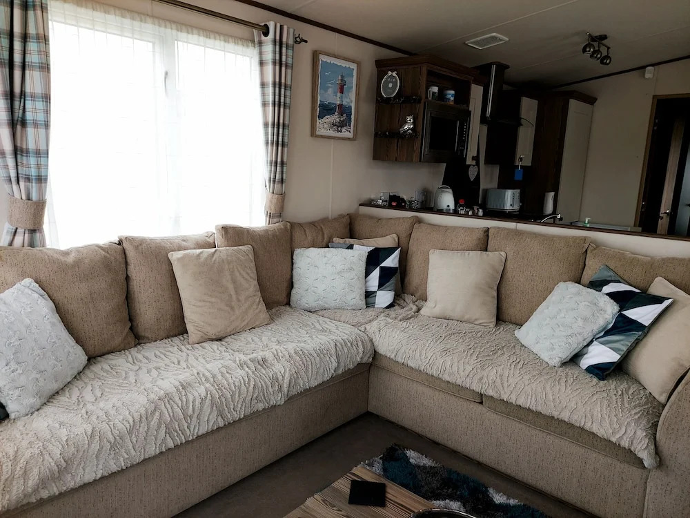 149 Unity Beach 6 Berth Encl Garden no Pets