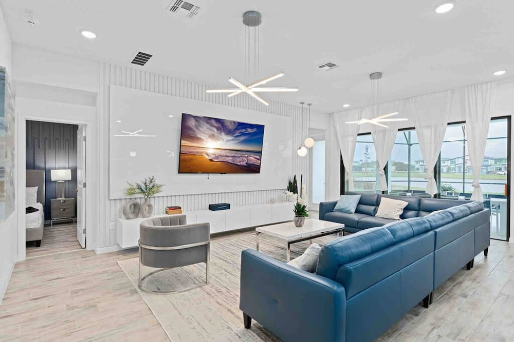 Super Ritzy 9BR 9BA Loft Private Pool