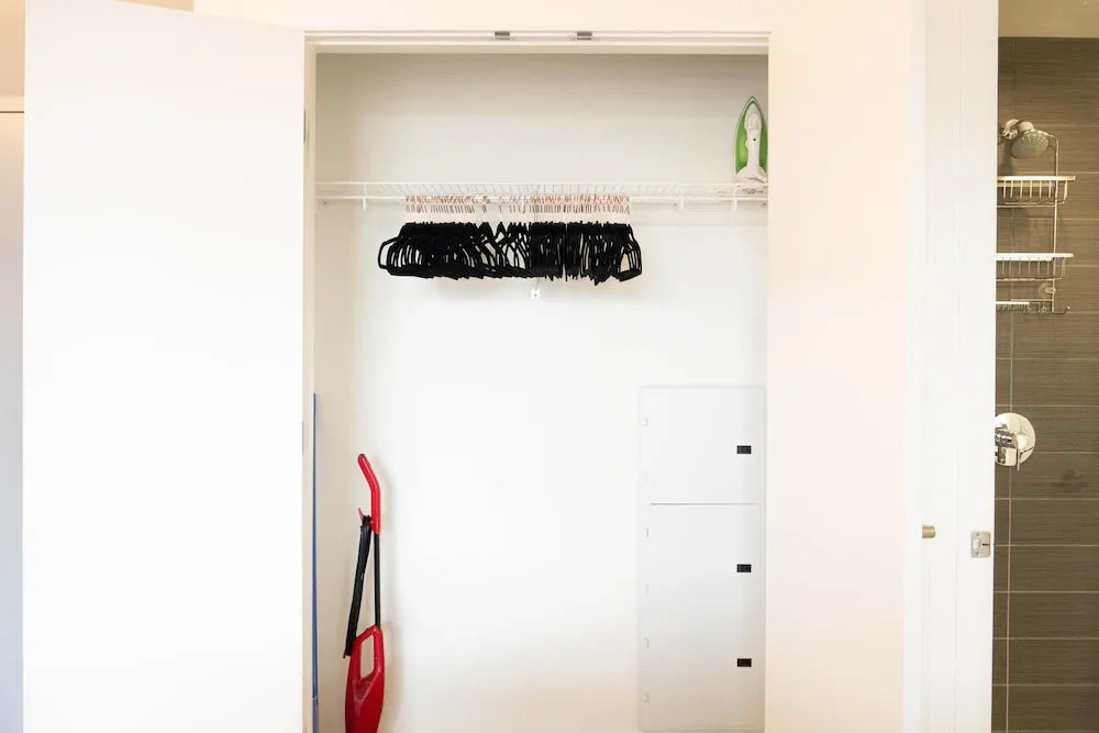 Designer, Spacious 1BD in Historic District