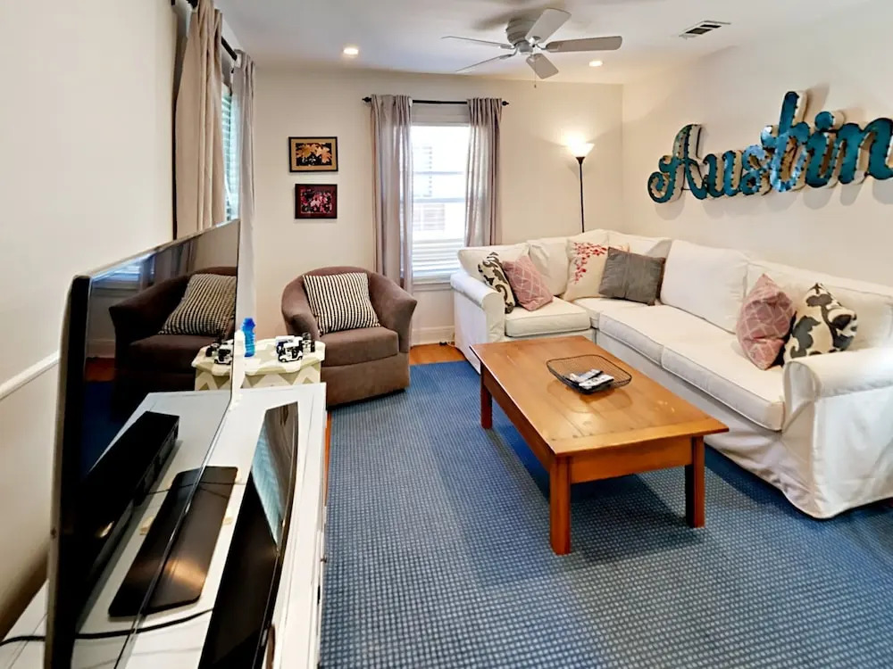 2BR Newly Remodeled Stylish Rosedale House by RedAwning