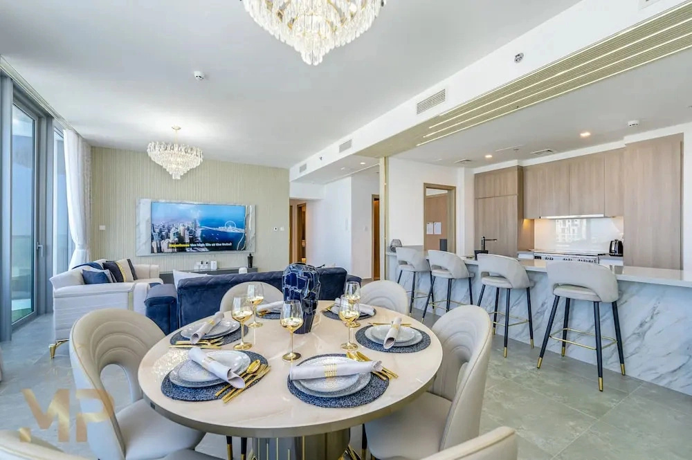 Marco Polo - Surreal Sea, Marina & Dubai Eye View on High Floor
