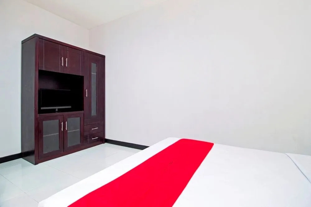RedDoorz Plus Near ITC Fatmawati