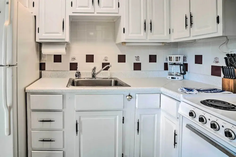 Marco Island Condo ~ 1 Mi to the Beach!